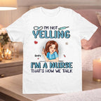 温馨卧室中的护士T恤