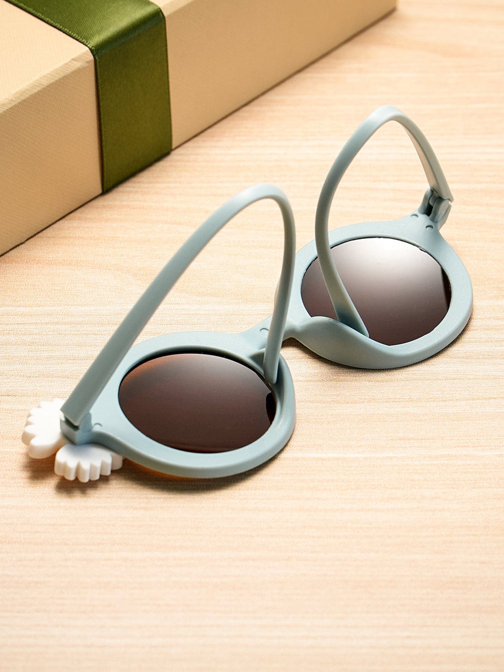 Personalized Kids Daisy Sunglasses – Custom Name Retro Floral Shades for Girls