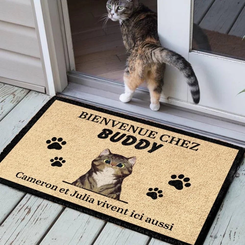 Bienvenue personnalisée à la Maison du Chat French - Funny Personalized Cat Decorative Mat 684526 - DiyGiftly