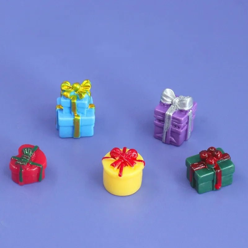 Custom 1 Person & 1 Pet 3D Mini Figure Glass Dollhouse Christmas Scene Display Case Unique Christmas Gift (Production: 10 - 15 Business Day) - DiyGiftly