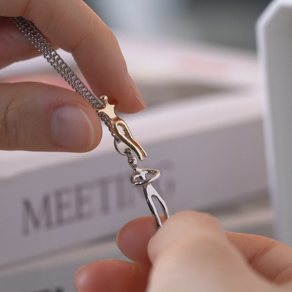 Trendy Hug Pendant Necklace for Women – Romantic Valentine's Day Jewelry Gift