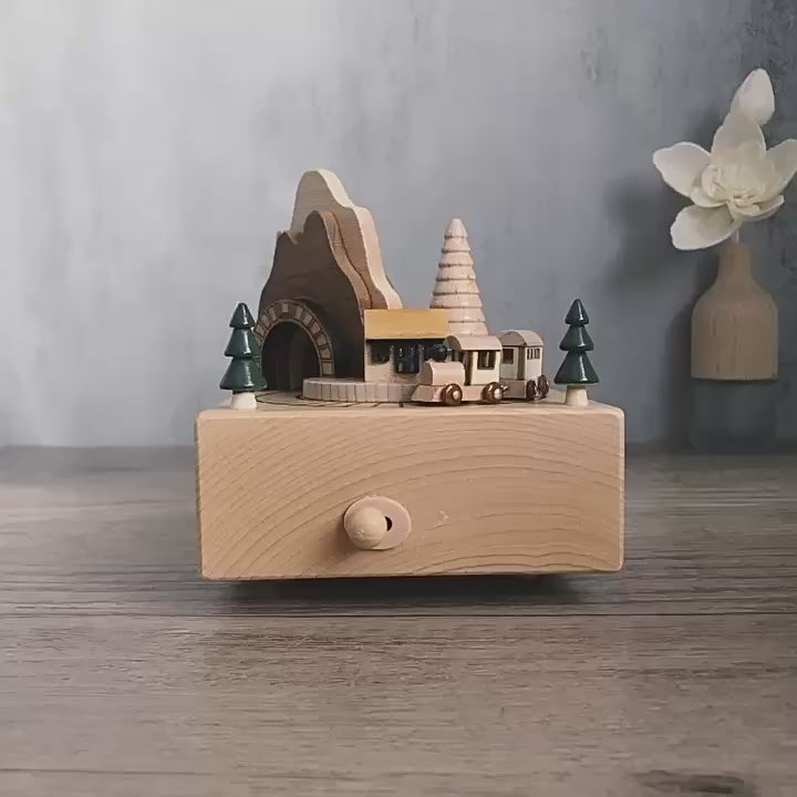 Caja de música de túnel de tren de madera grabada a medida: juguete con nombre personalizado, regalo de cumpleaños para niños